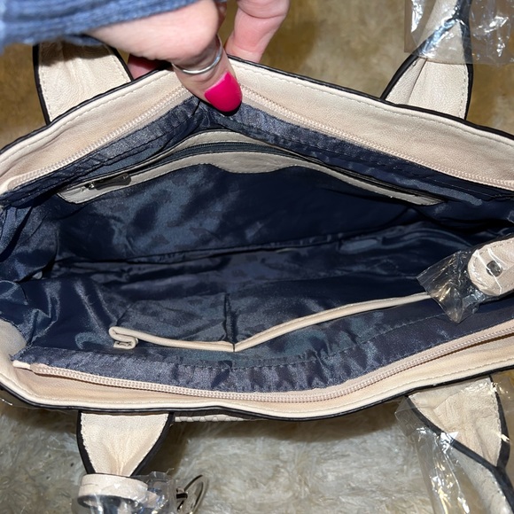 Purse - Picture 3 of 3